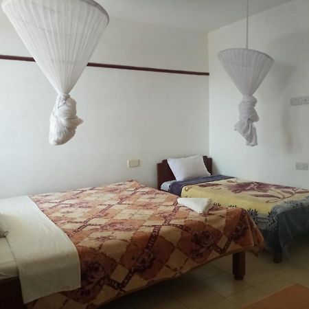 Golden Guest House- Miritini Mombasa Kültér fotó