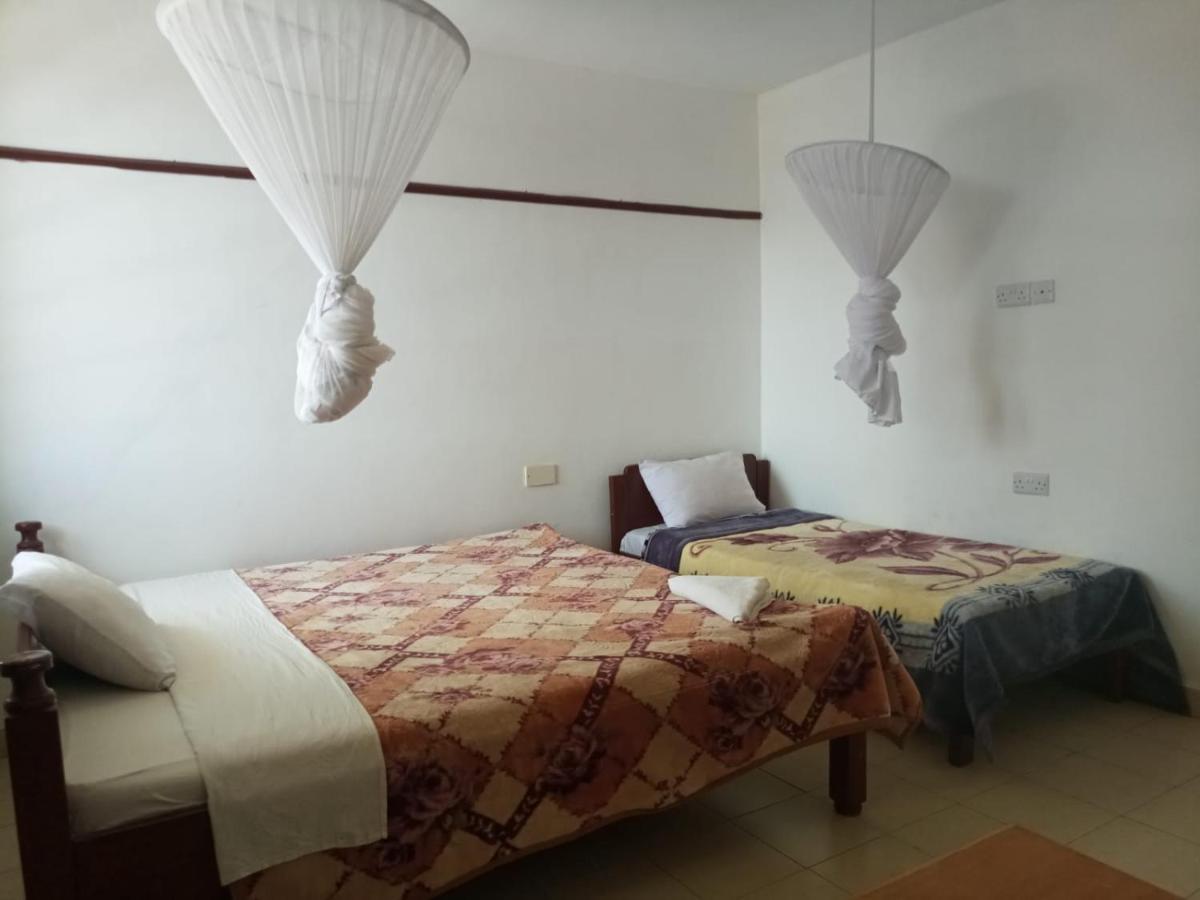 Golden Guest House- Miritini Mombasa Kültér fotó