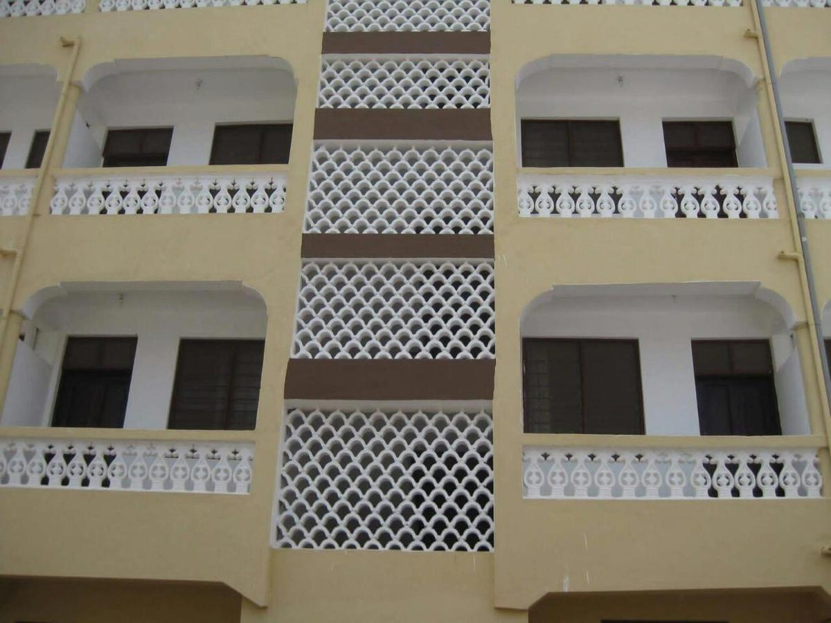 Golden Guest House- Miritini Mombasa Kültér fotó
