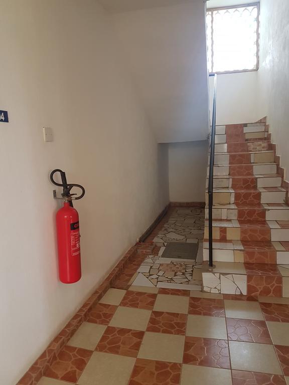 Golden Guest House- Miritini Mombasa Kültér fotó