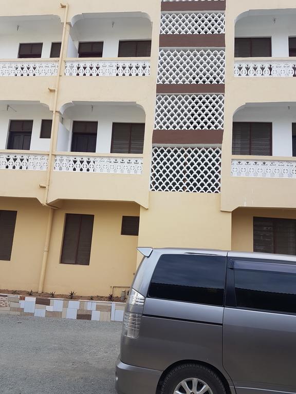 Golden Guest House- Miritini Mombasa Kültér fotó