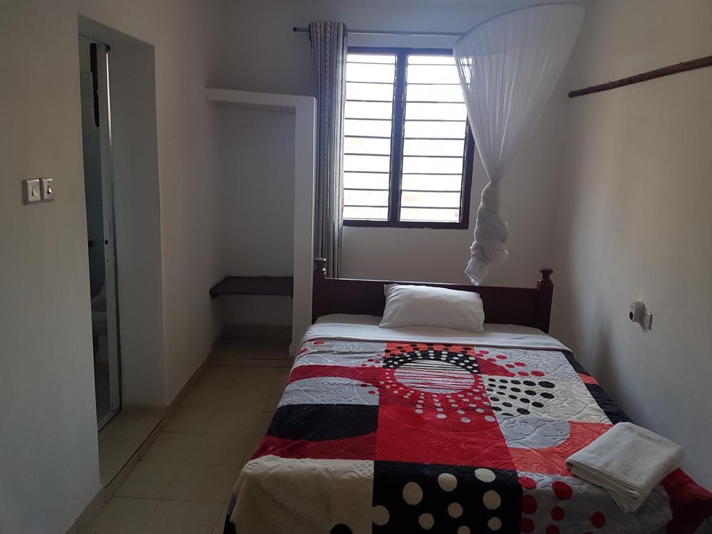 Golden Guest House- Miritini Mombasa Kültér fotó